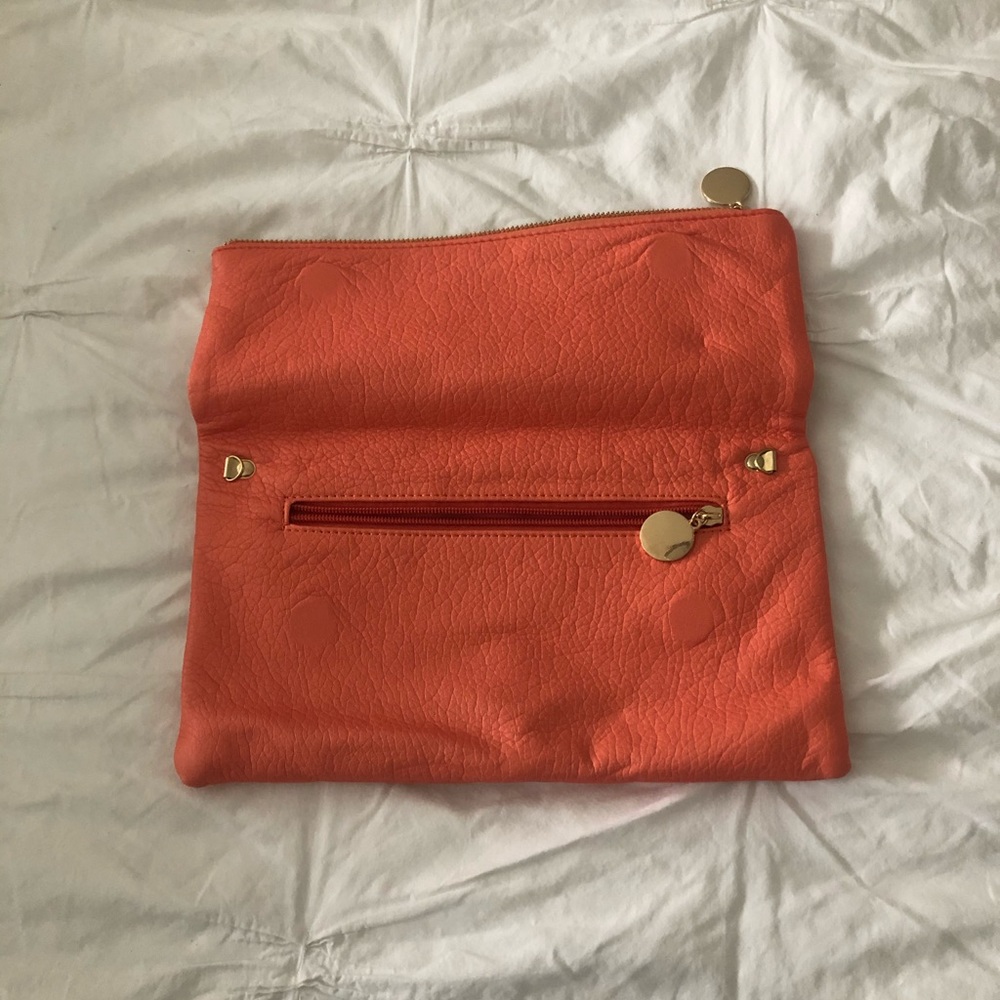 Coral clutch